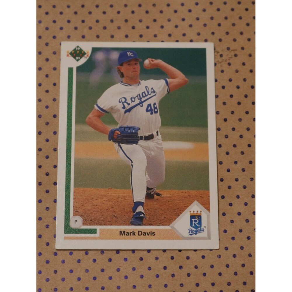 Mark Davis #589 Baseball Card (1990)